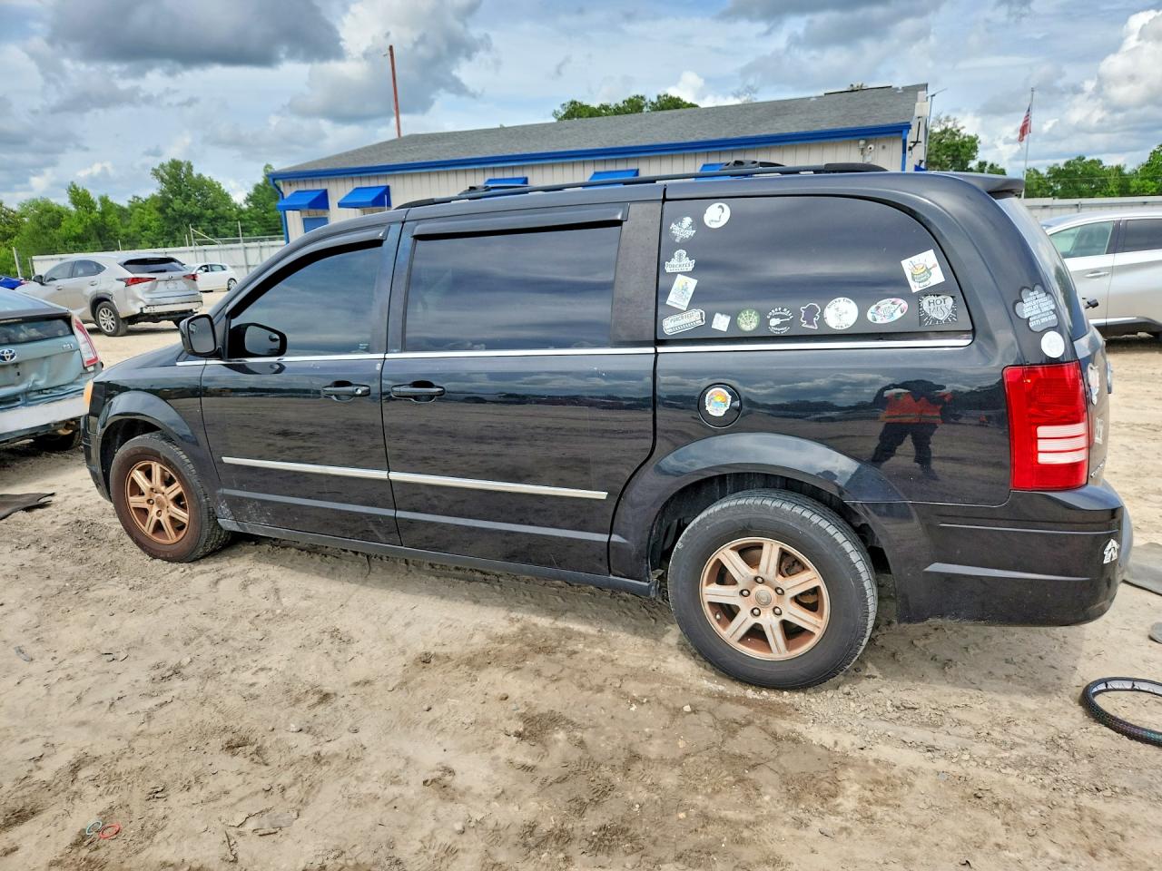 2010 CHRYSLER MINIVAN