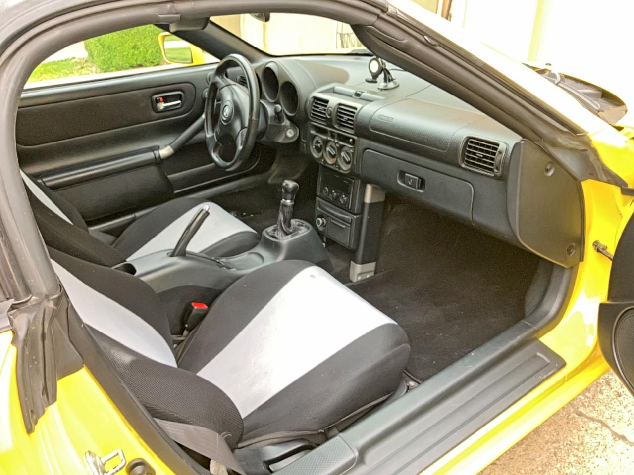 2001 TOYOTA MR2