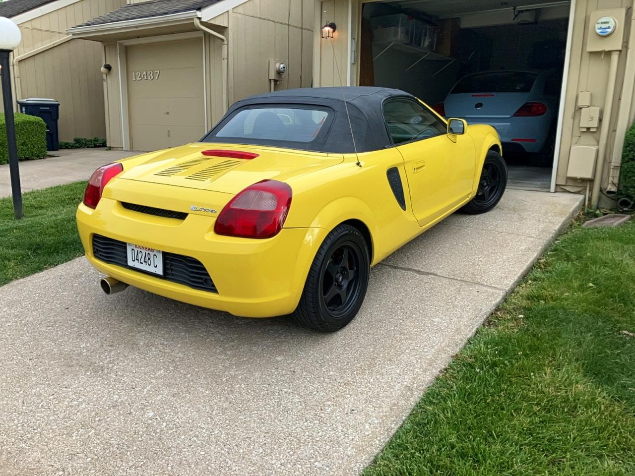 2001 TOYOTA MR2