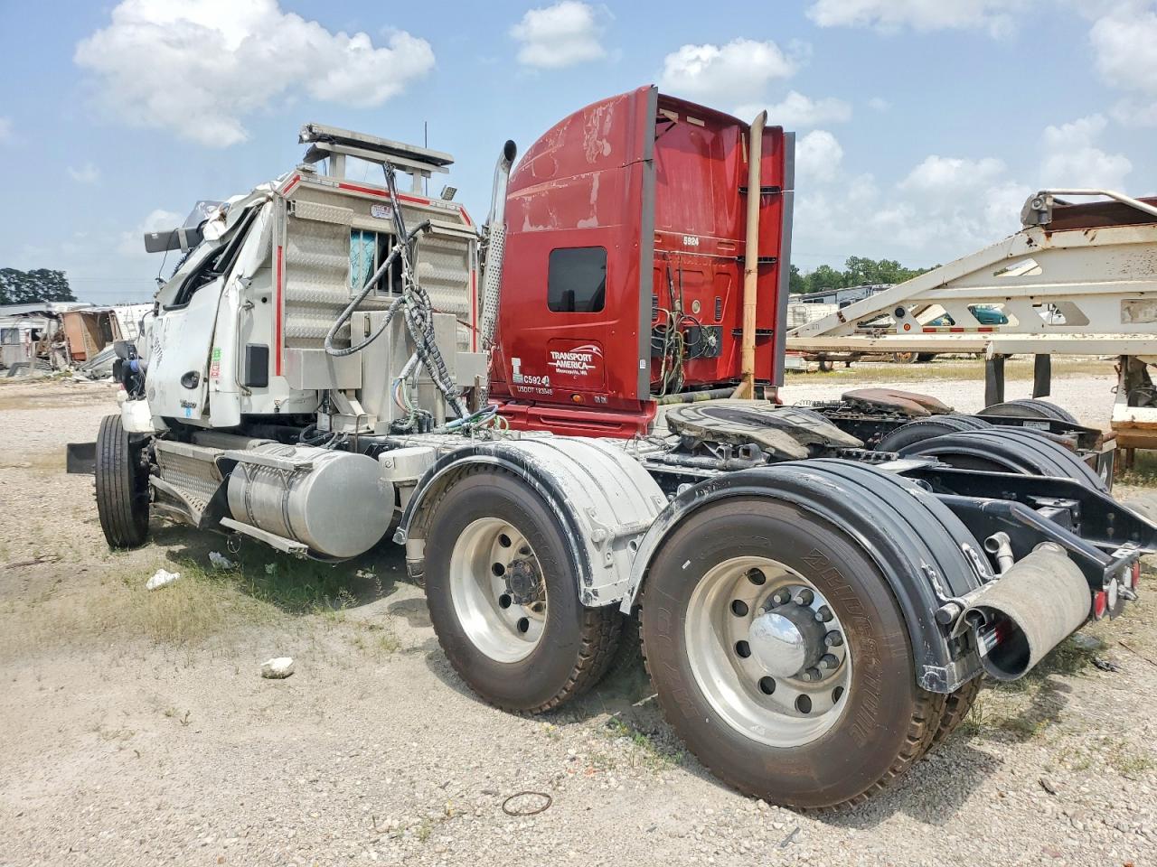 2022 KENWORTH T880