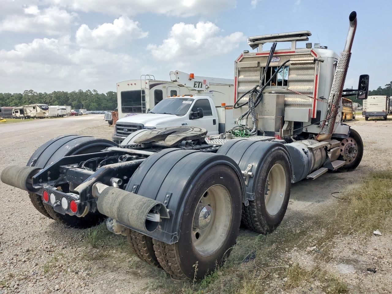 2022 KENWORTH T880