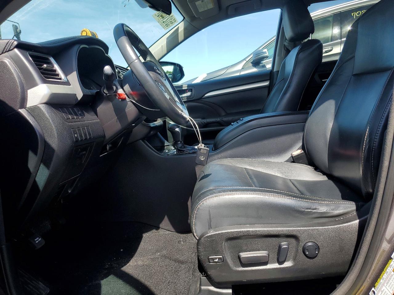 2016 TOYOTA HIGHLANDER