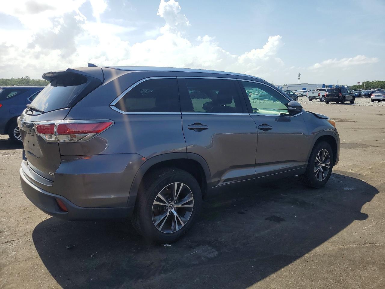 2016 TOYOTA HIGHLANDER