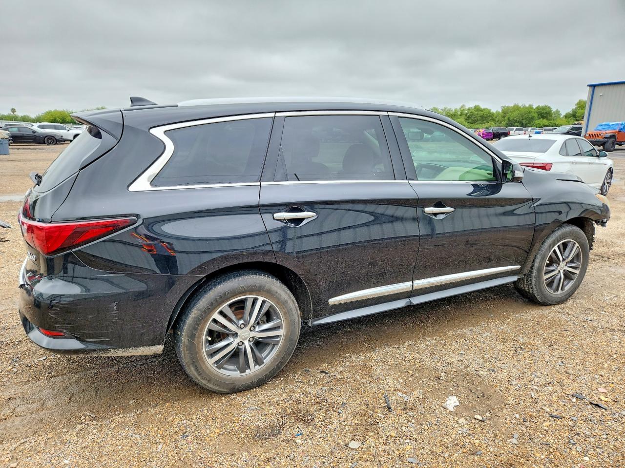 2017 INFINITI QX60 BASE