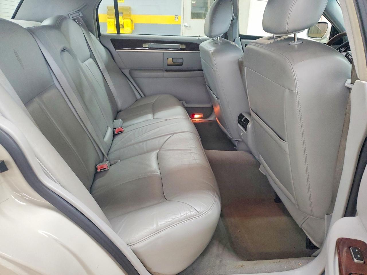 2006 LINCOLN TOWNCAR