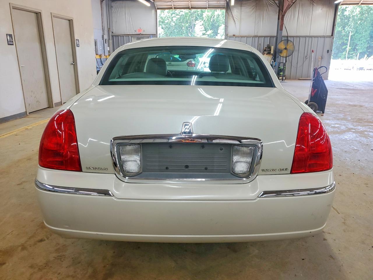 2006 LINCOLN TOWNCAR