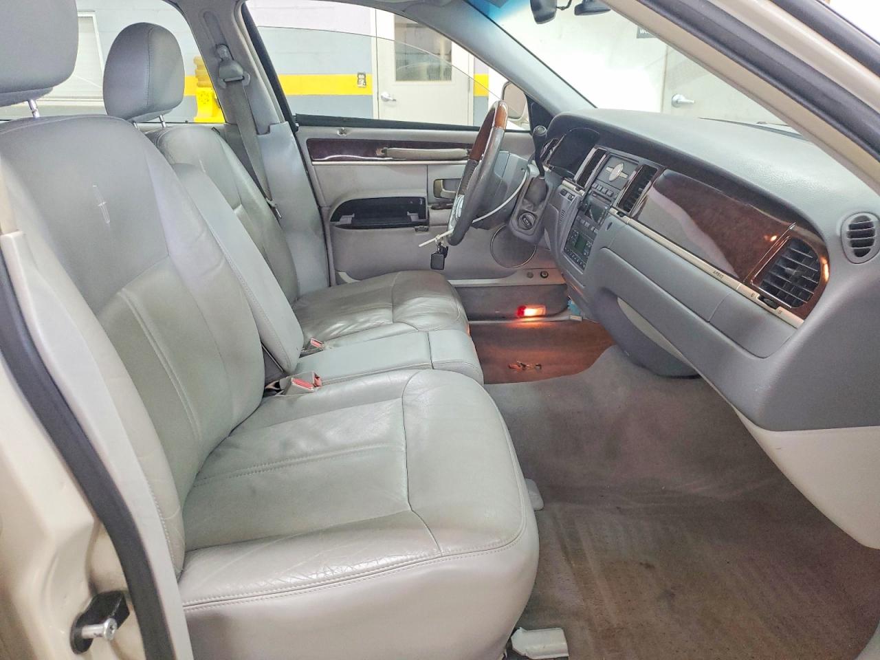 2006 LINCOLN TOWNCAR