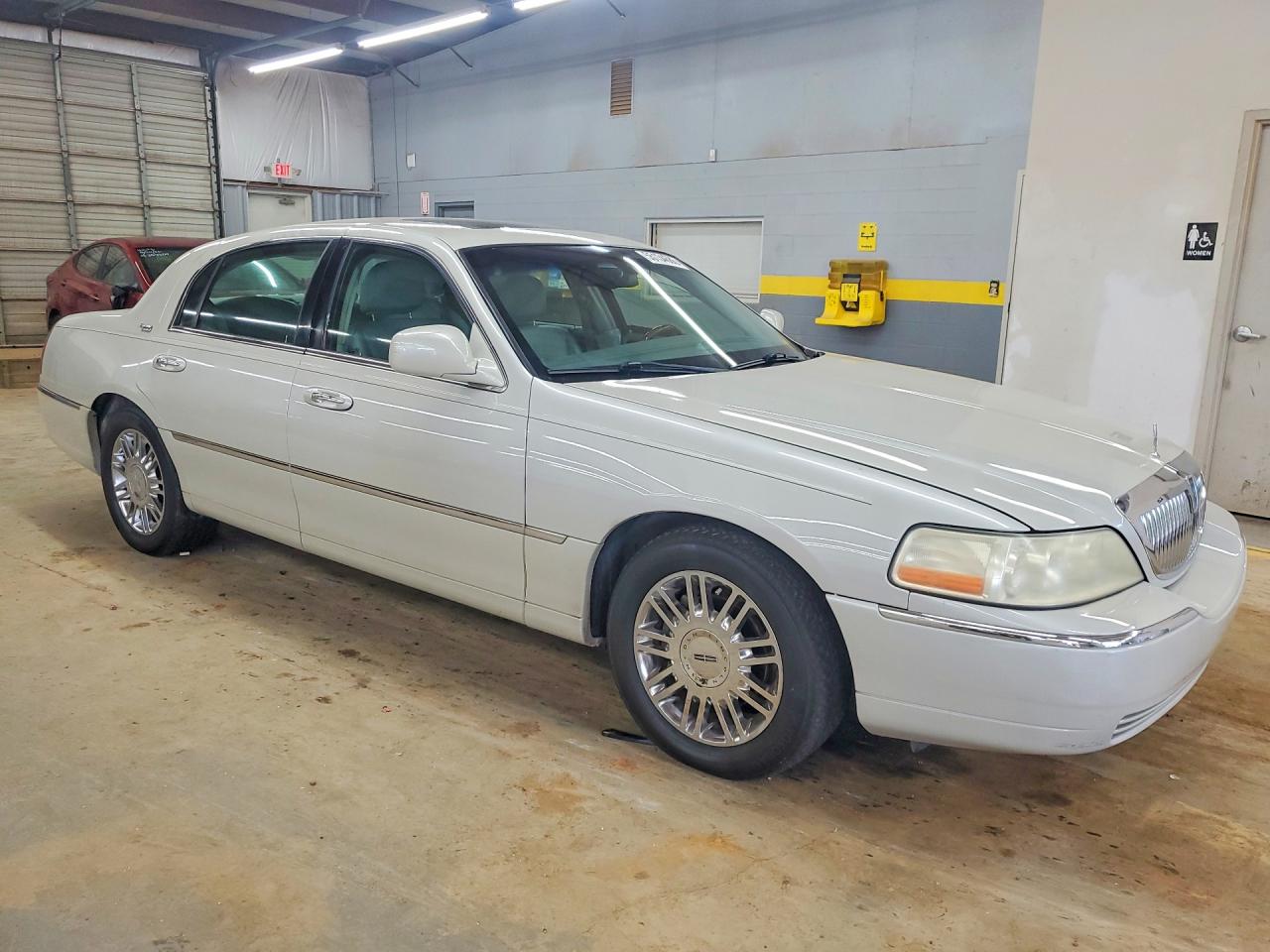 2006 LINCOLN TOWNCAR