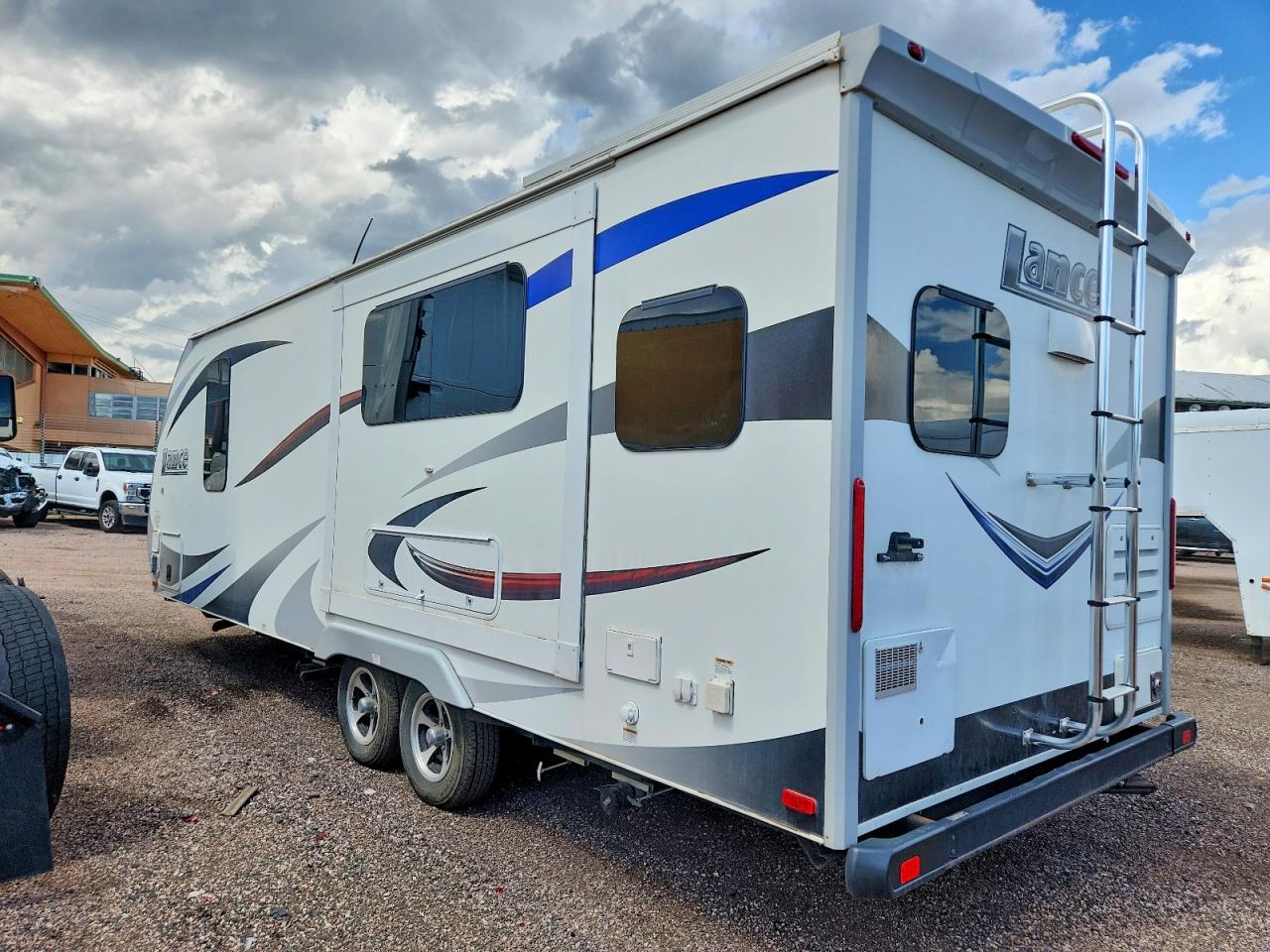 2017 LANCE CAMPER