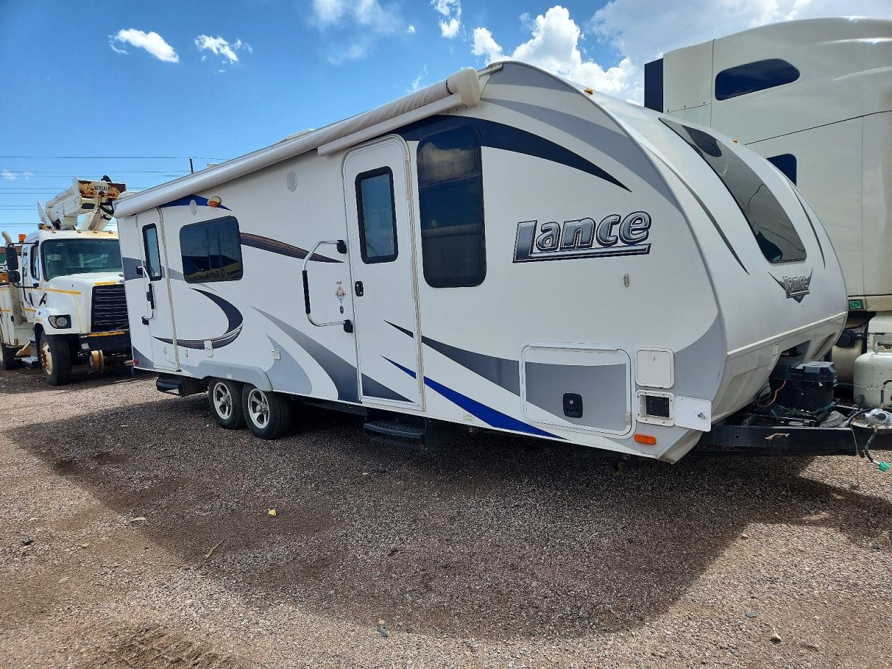2017 LANCE CAMPER