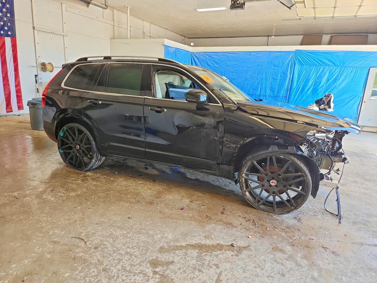 2016 VOLVO XC90