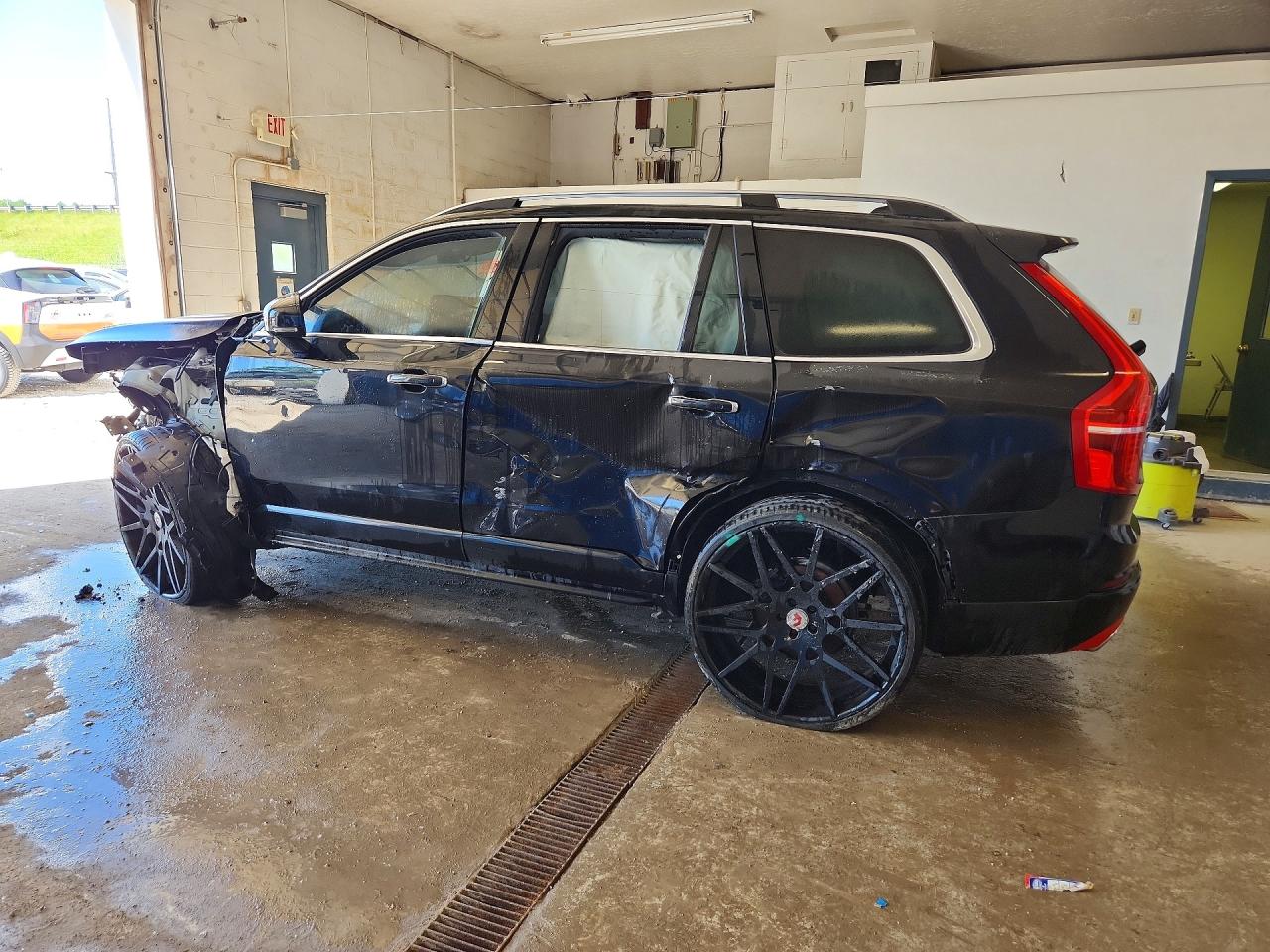 2016 VOLVO XC90