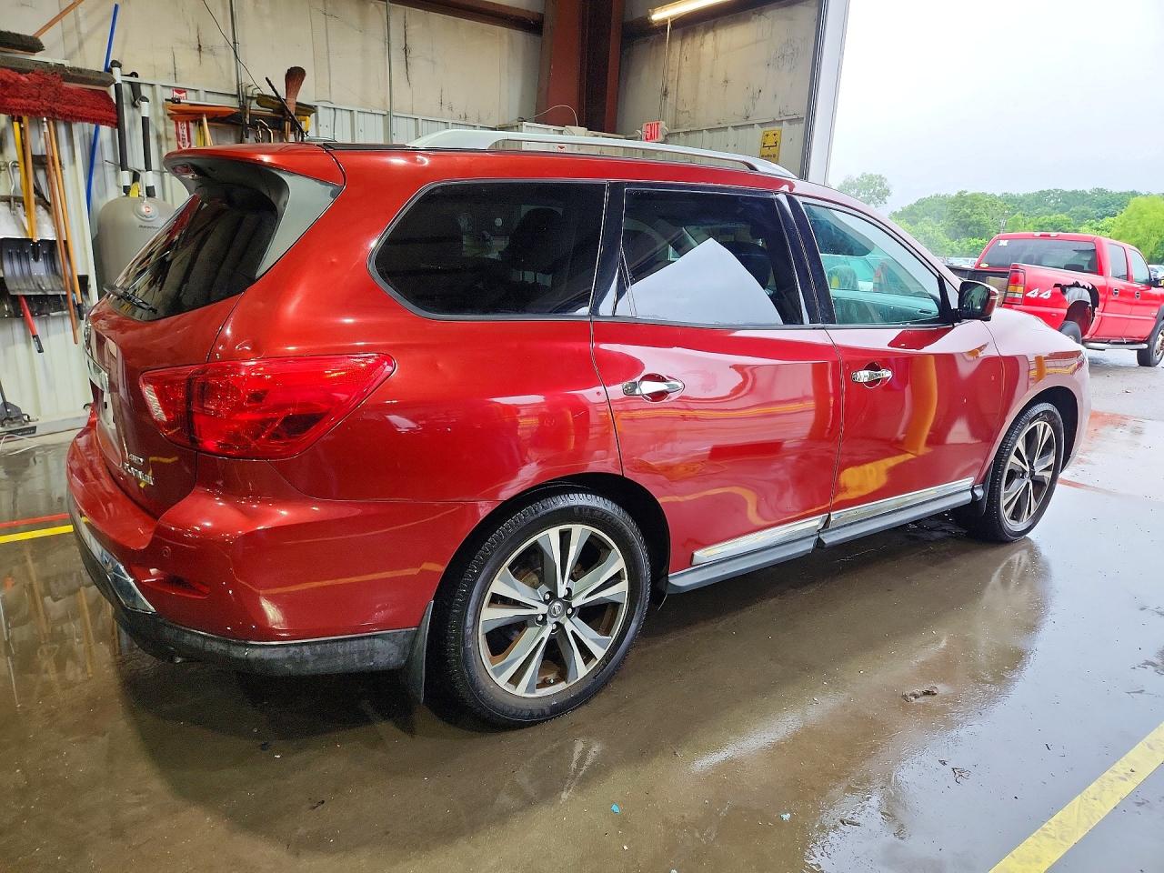 2017 NISSAN PATHFINDER