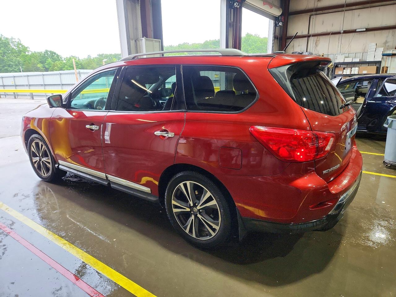2017 NISSAN PATHFINDER