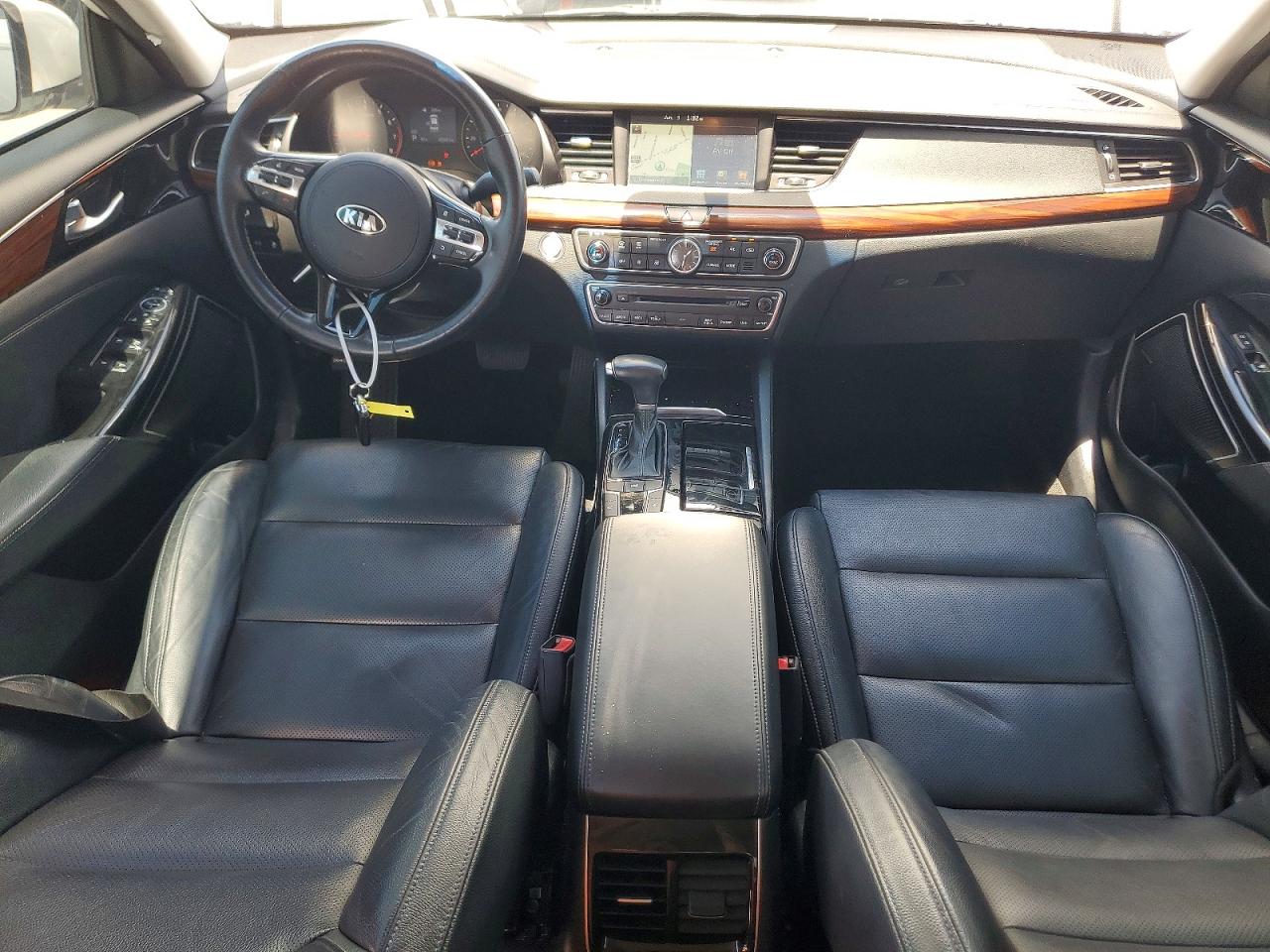 2017 KIA CADENZA