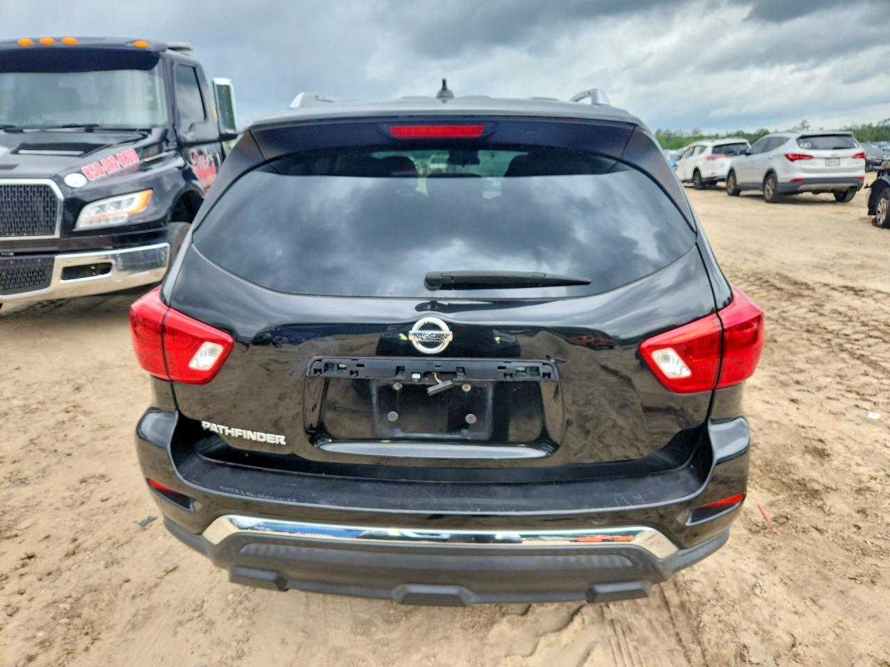 2017 NISSAN PATHFINDER
