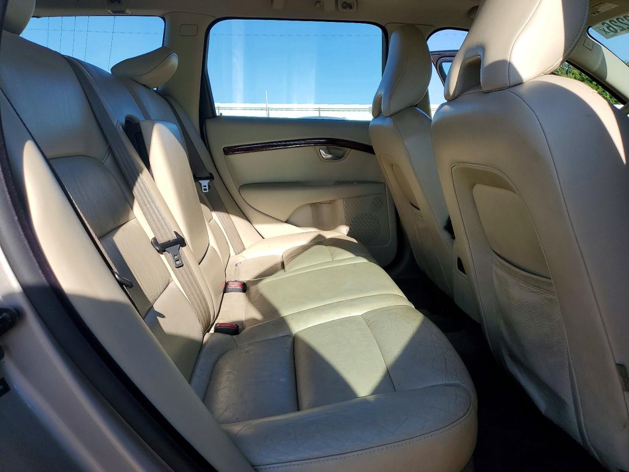 2008 VOLVO V70