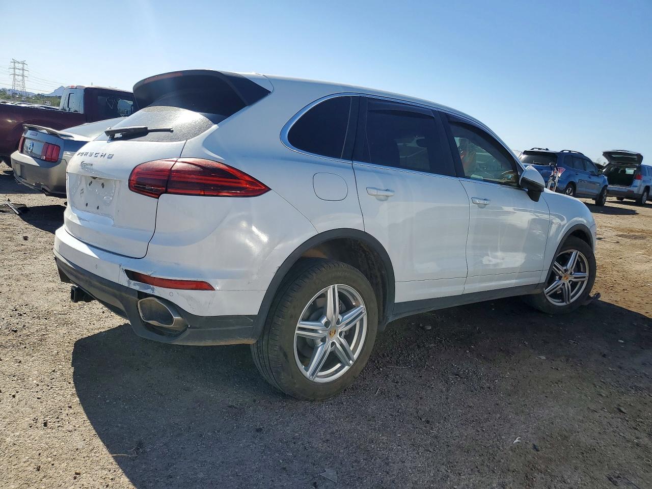 2016 PORSCHE CAYENNE