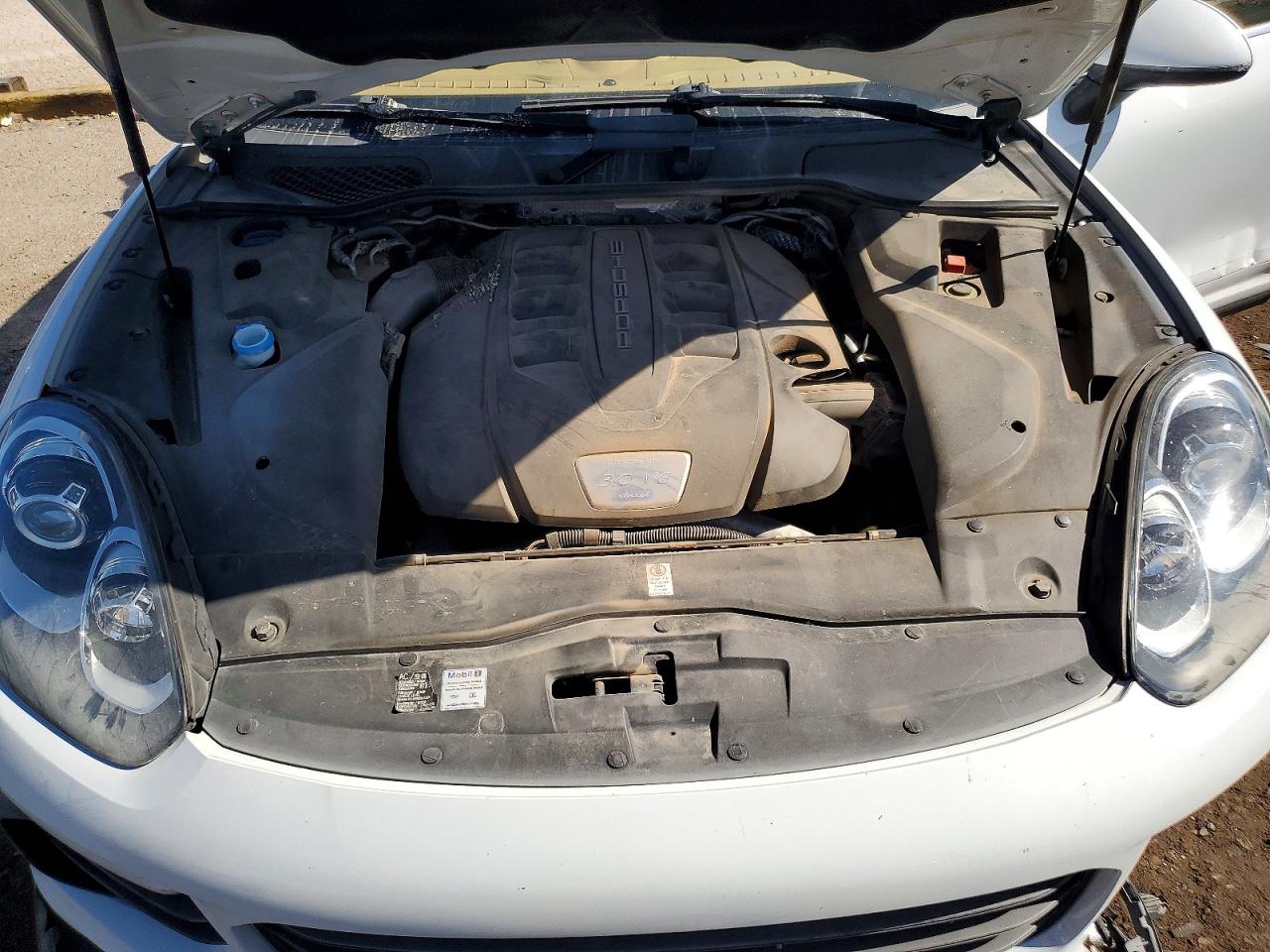 2016 PORSCHE CAYENNE