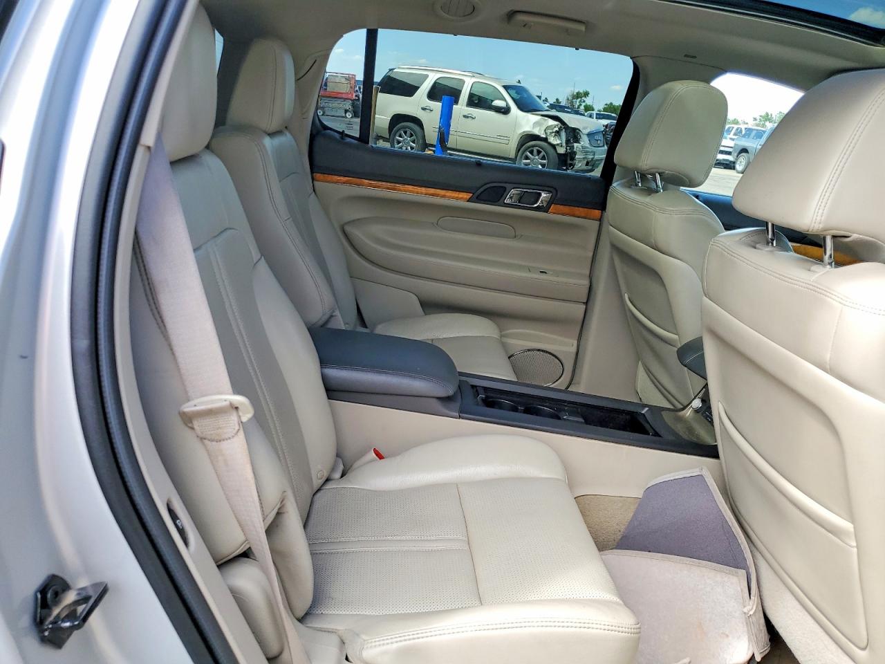 2010 LINCOLN MKT