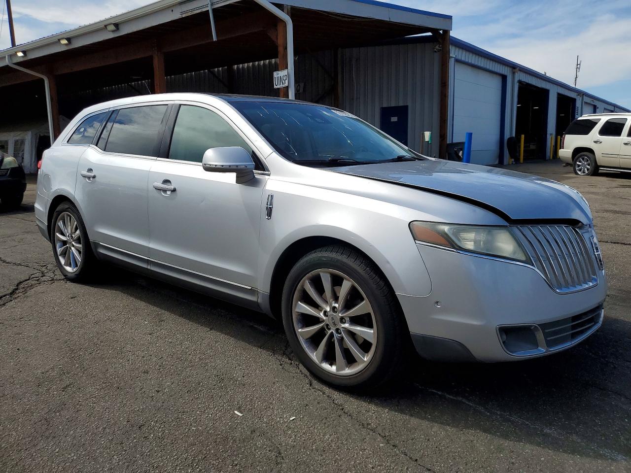 2010 LINCOLN MKT
