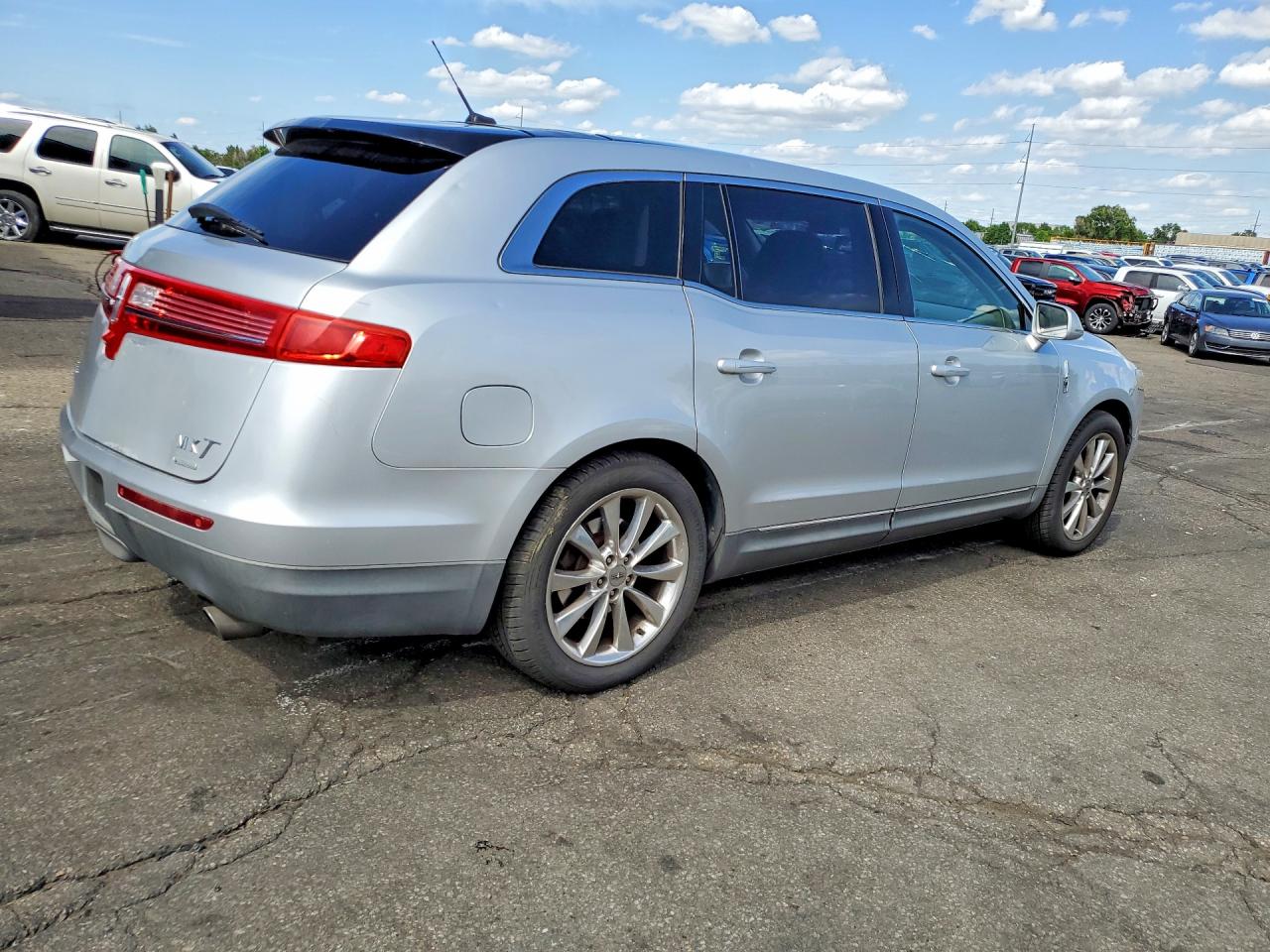 2010 LINCOLN MKT