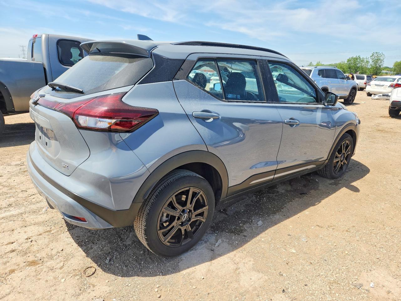 2024 NISSAN KICKS