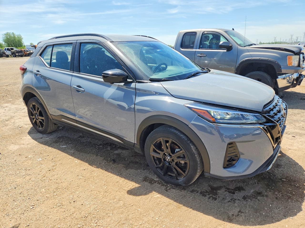 2024 NISSAN KICKS
