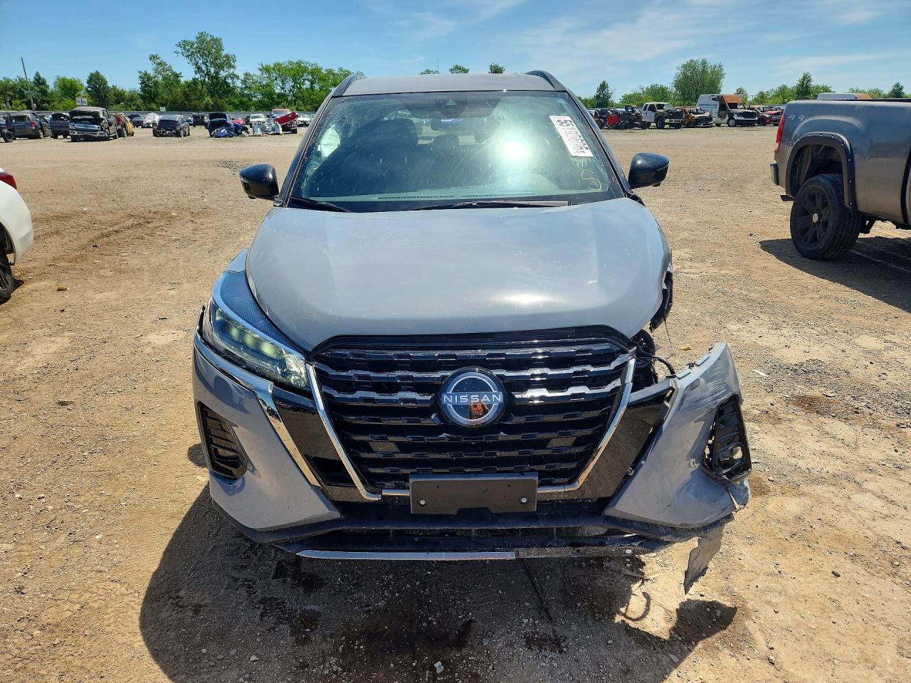 2024 NISSAN KICKS