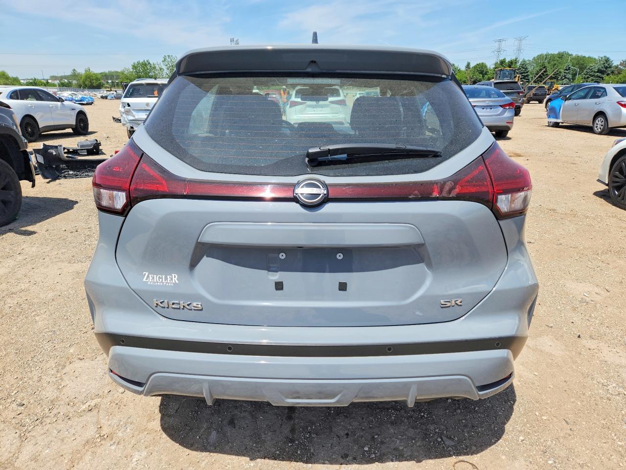 2024 NISSAN KICKS