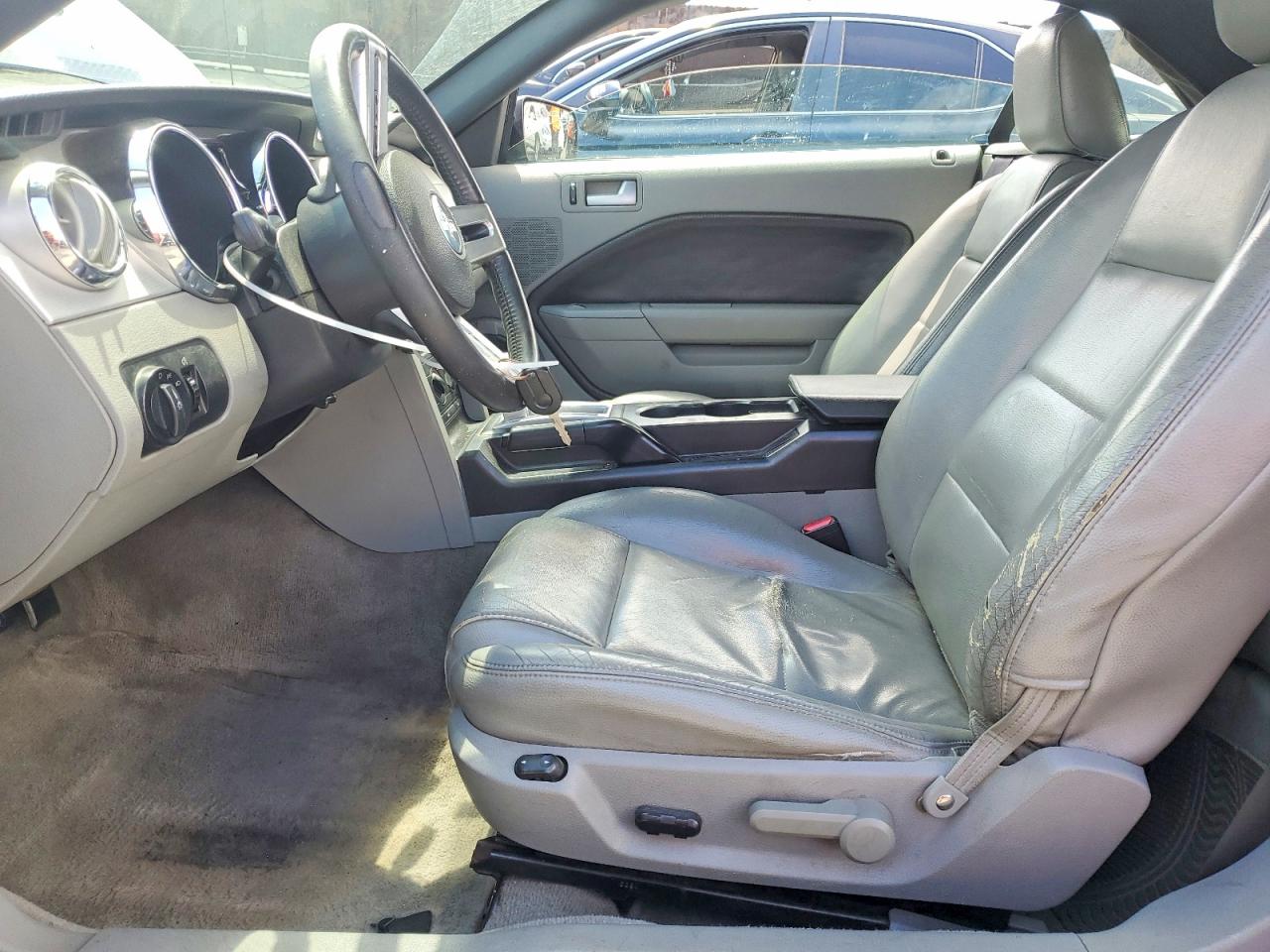 2005 FORD MUSTANG