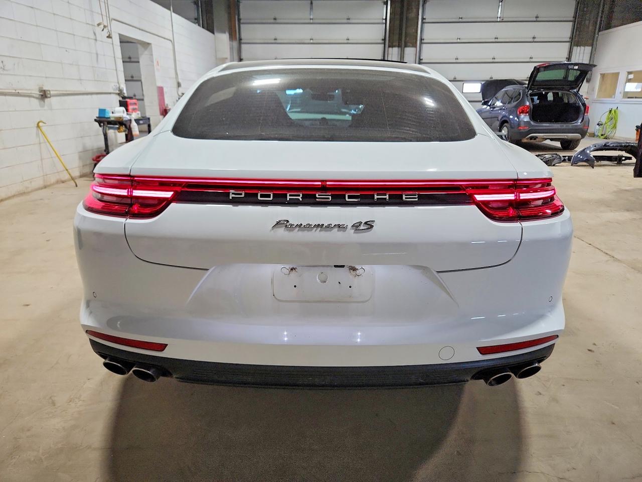 2019 PORSCHE PANAMERA
