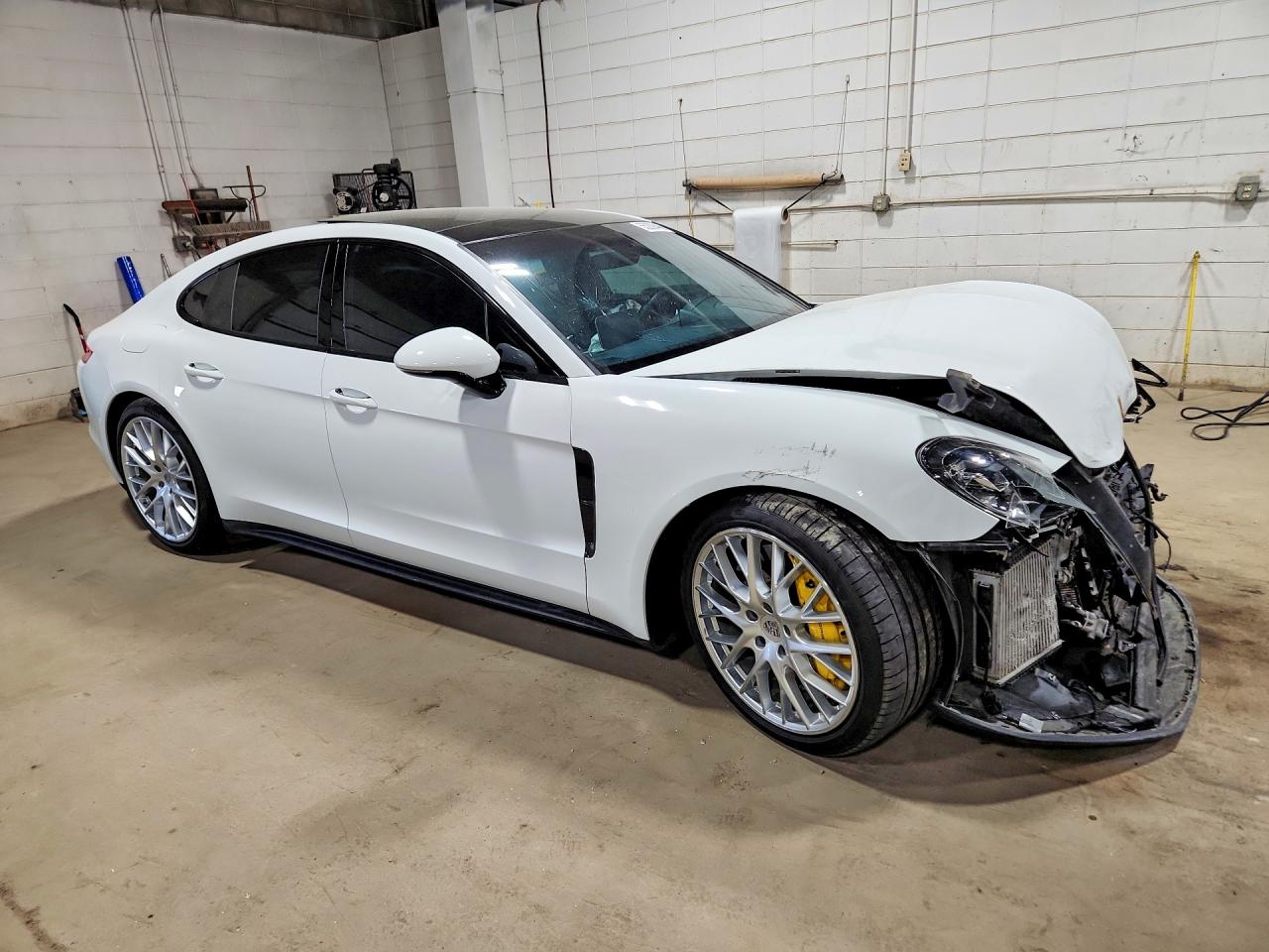 2019 PORSCHE PANAMERA