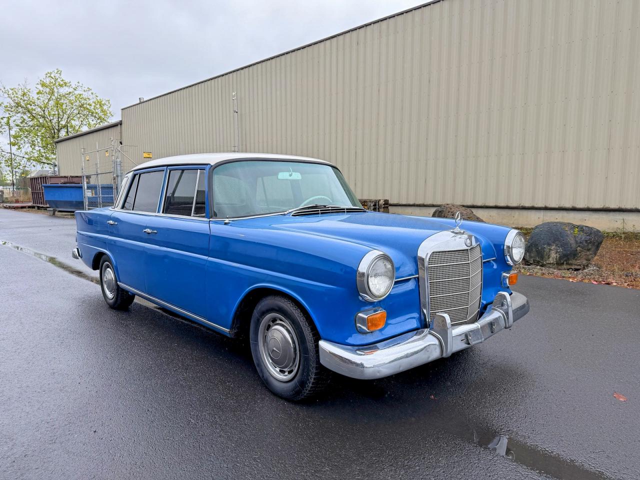 1966 MERCEDES-BENZ 230-CLASS