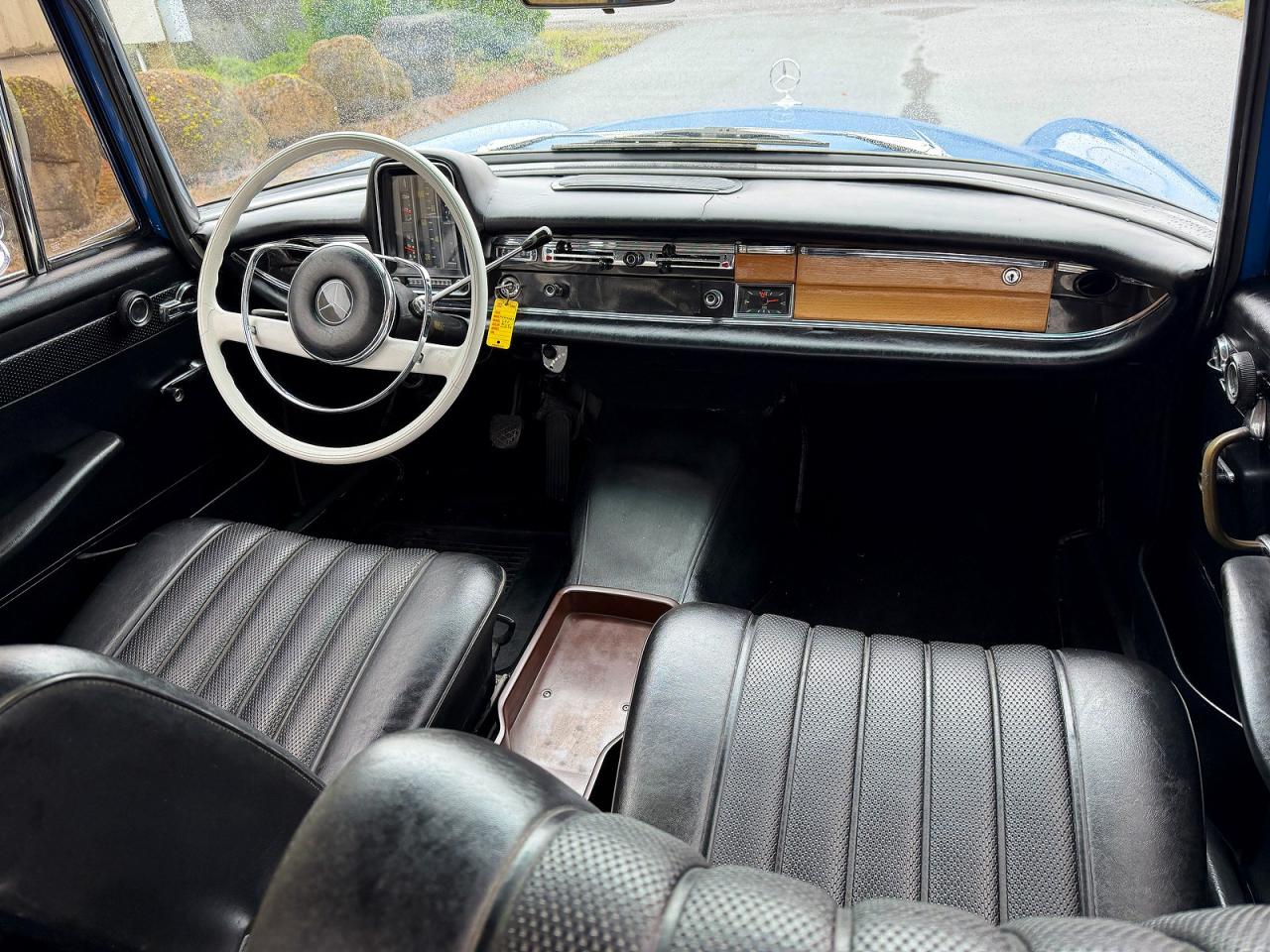 1966 MERCEDES-BENZ 230-CLASS