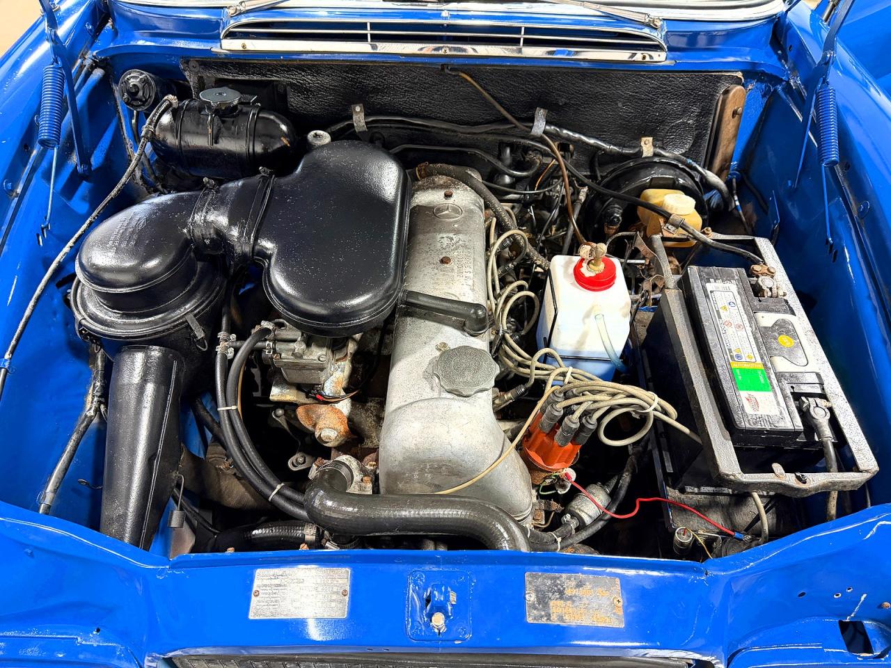 1966 MERCEDES-BENZ 230-CLASS