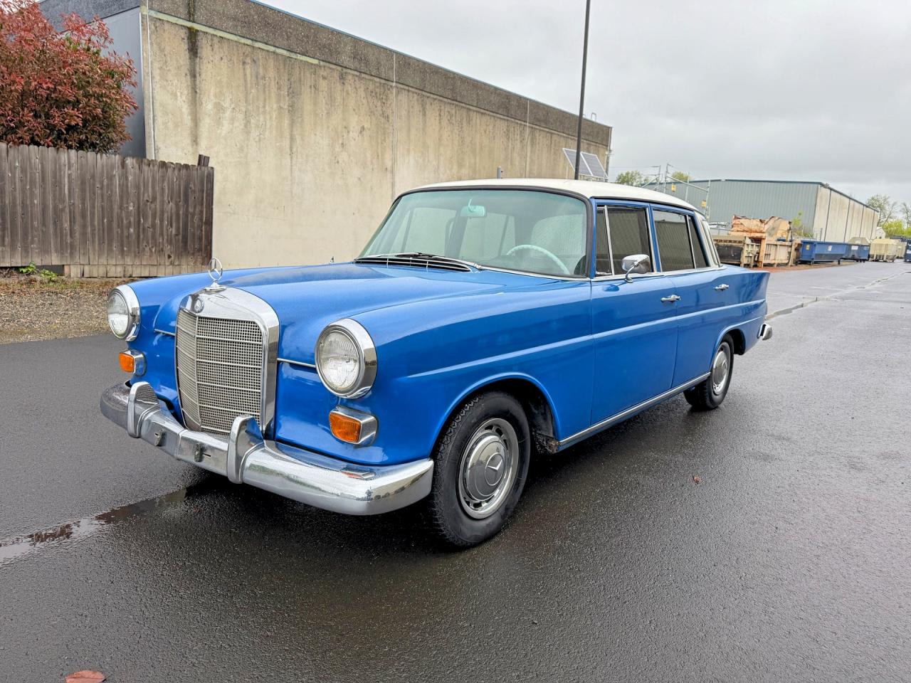 1966 MERCEDES-BENZ 230-CLASS