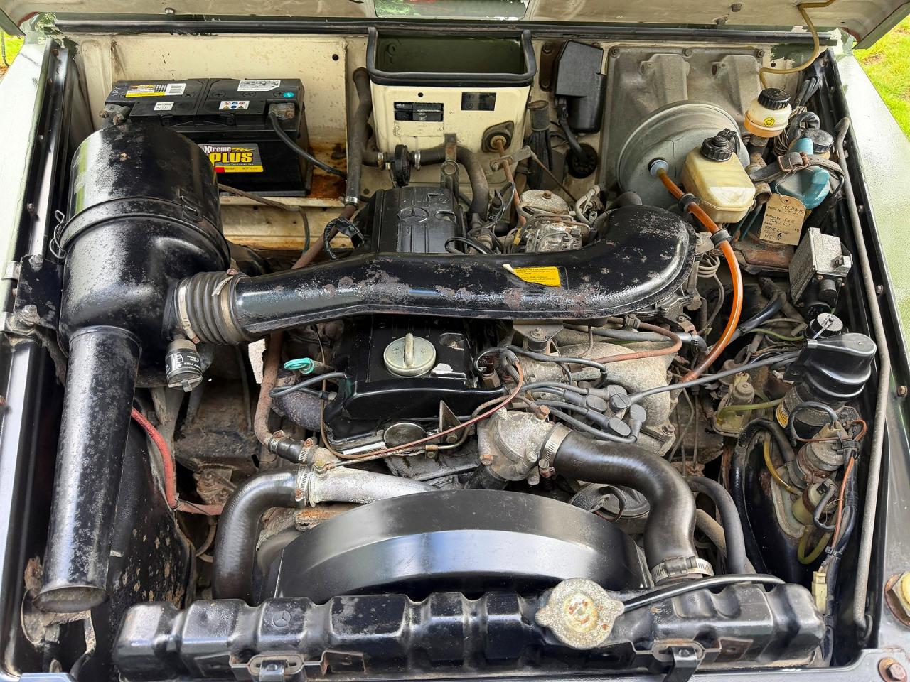 1982 MERCEDES-BENZ 230-CLASS