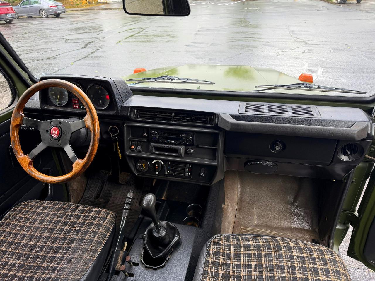 1982 MERCEDES-BENZ 230-CLASS