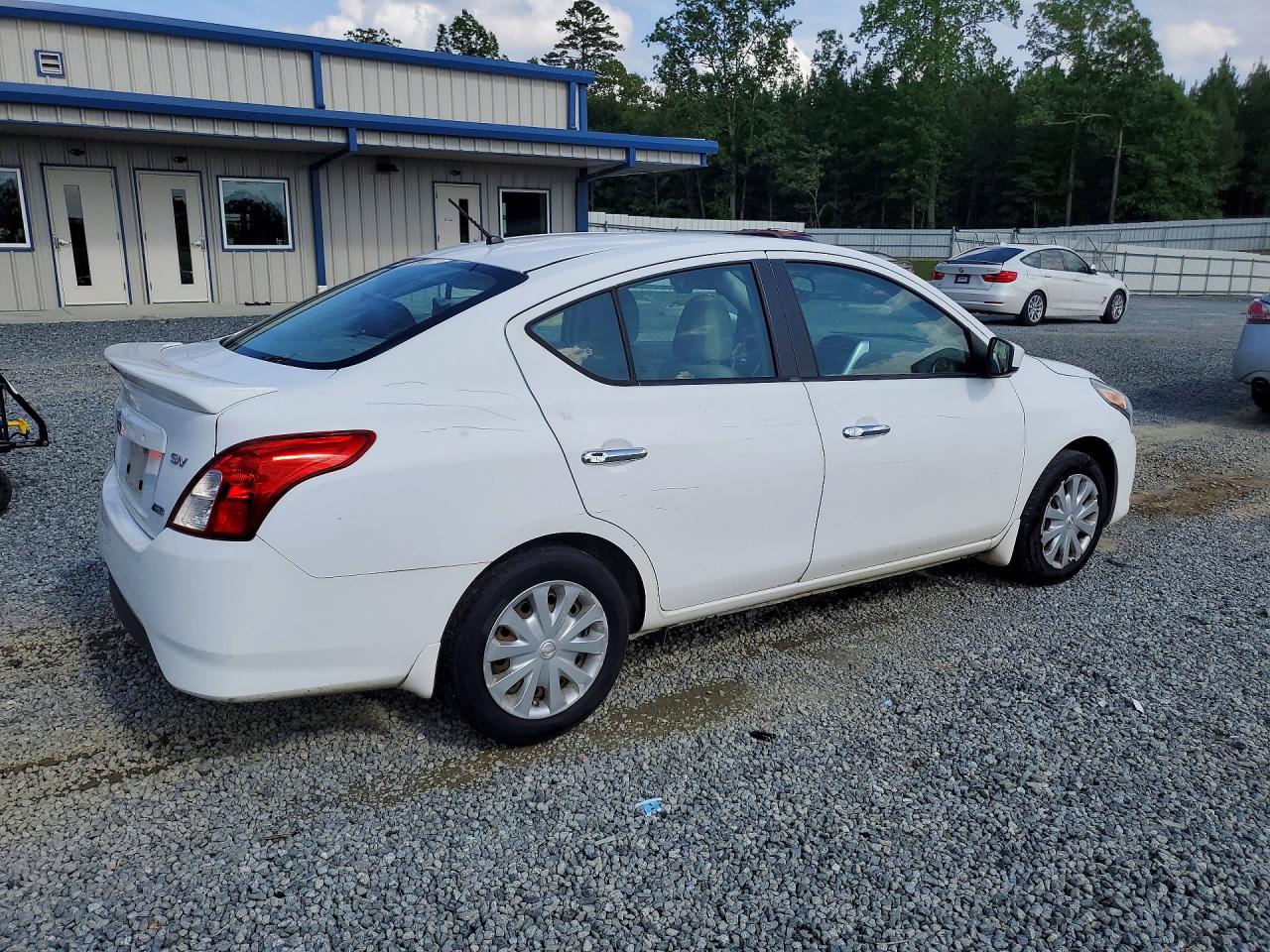 2015 NISSAN VERSA