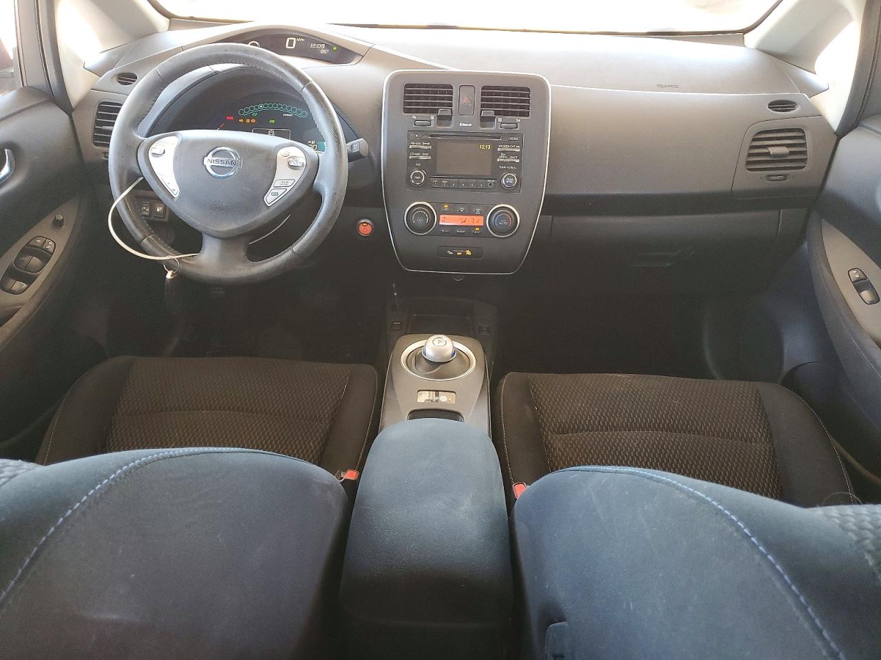 2015 NISSAN LEAF