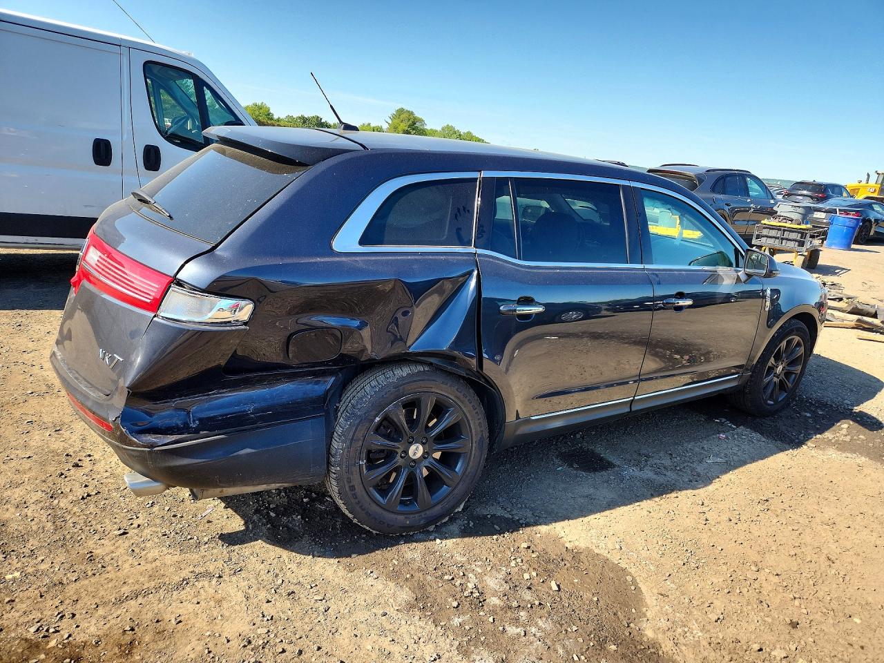 2014 LINCOLN MKT