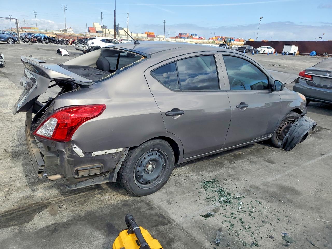 2016 NISSAN VERSA