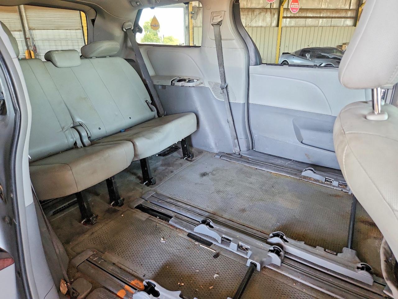 2014 TOYOTA SIENNA