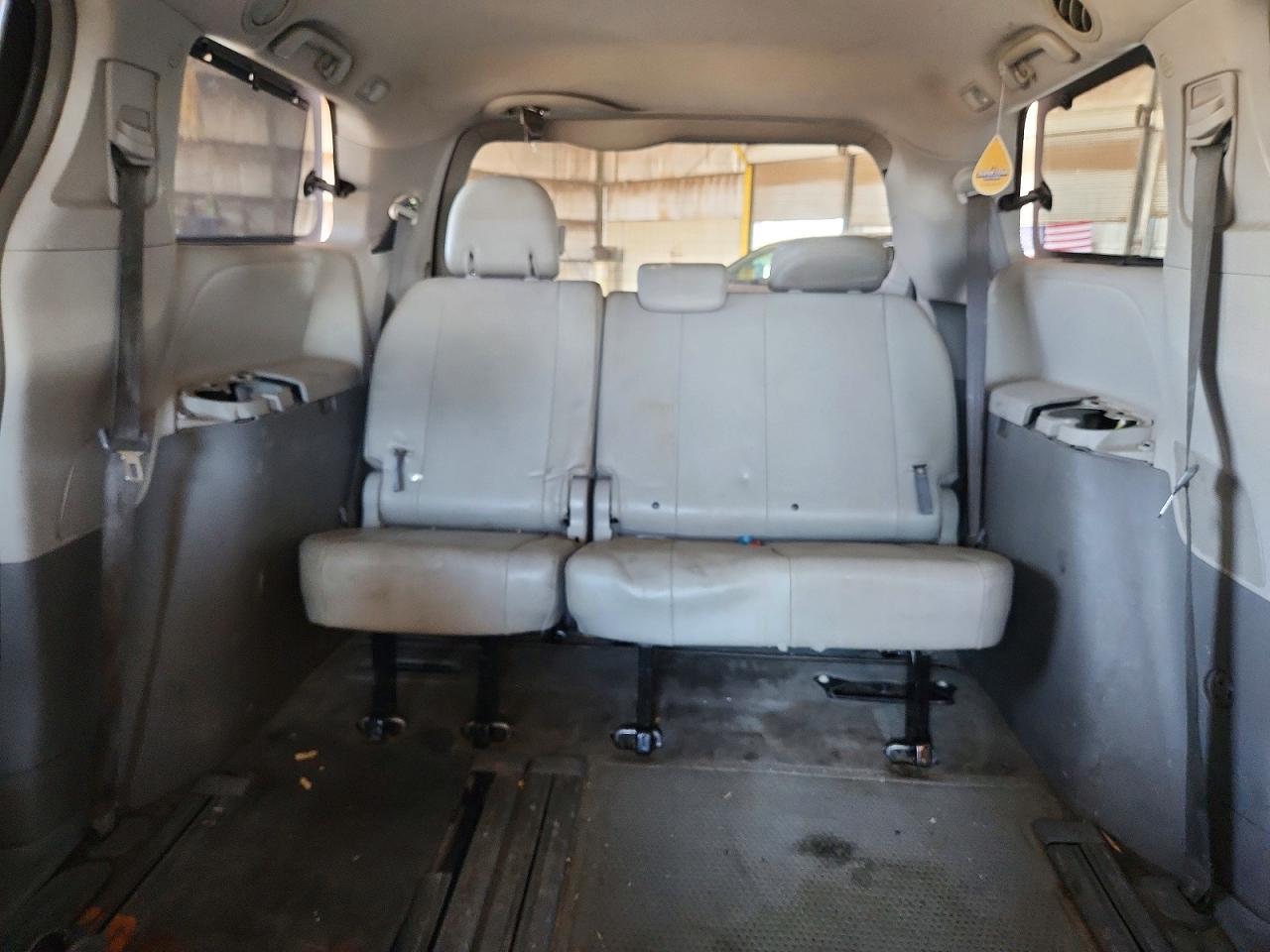2014 TOYOTA SIENNA