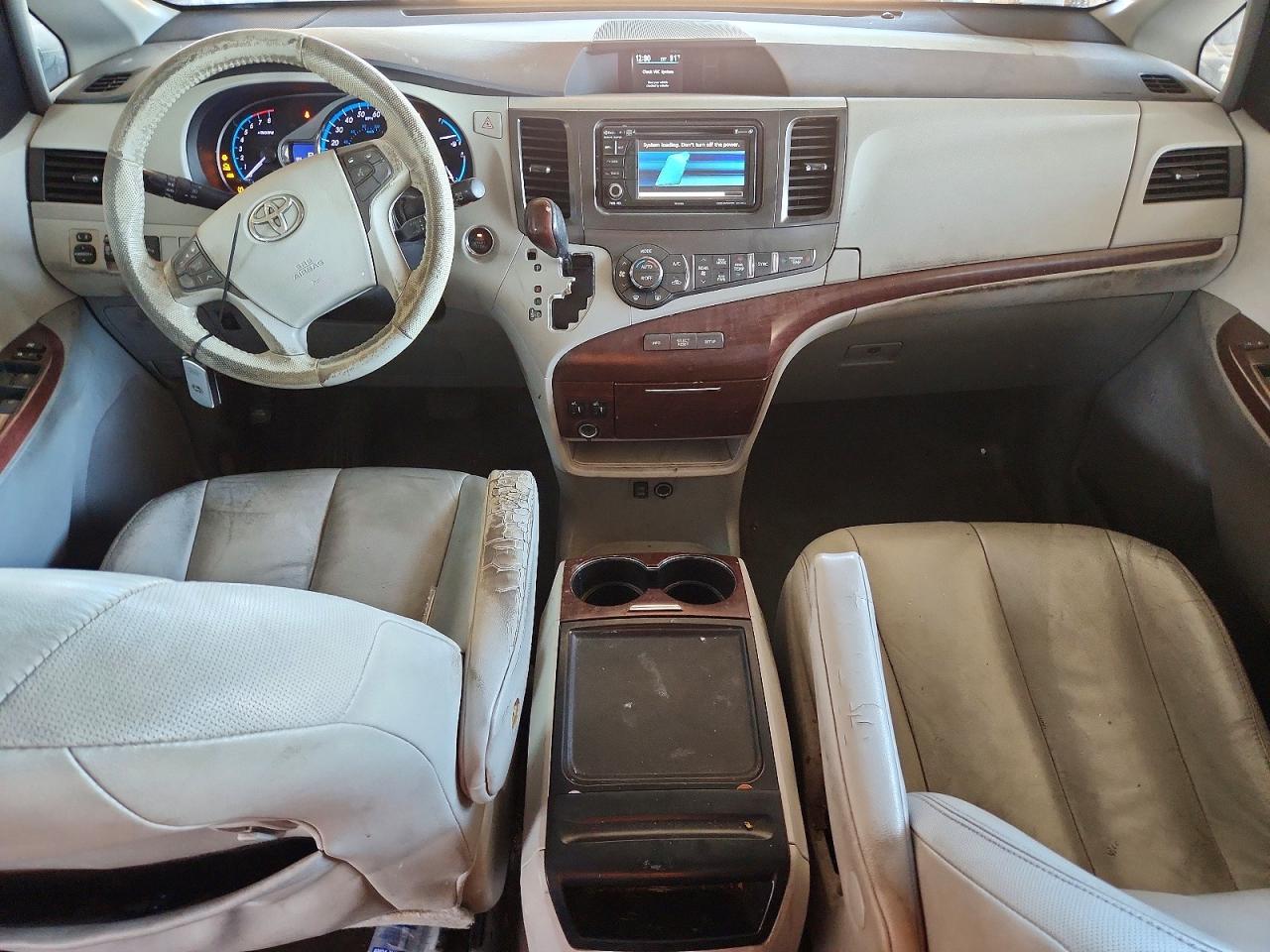 2014 TOYOTA SIENNA