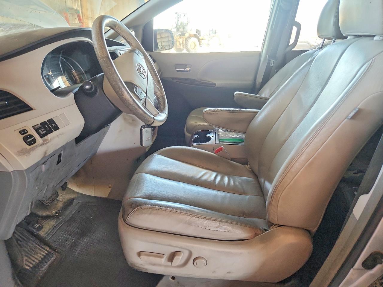 2014 TOYOTA SIENNA