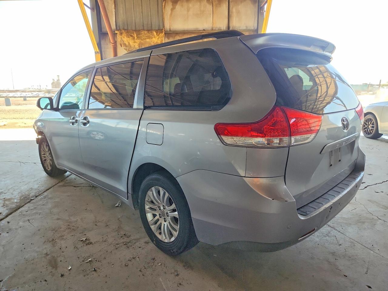 2014 TOYOTA SIENNA
