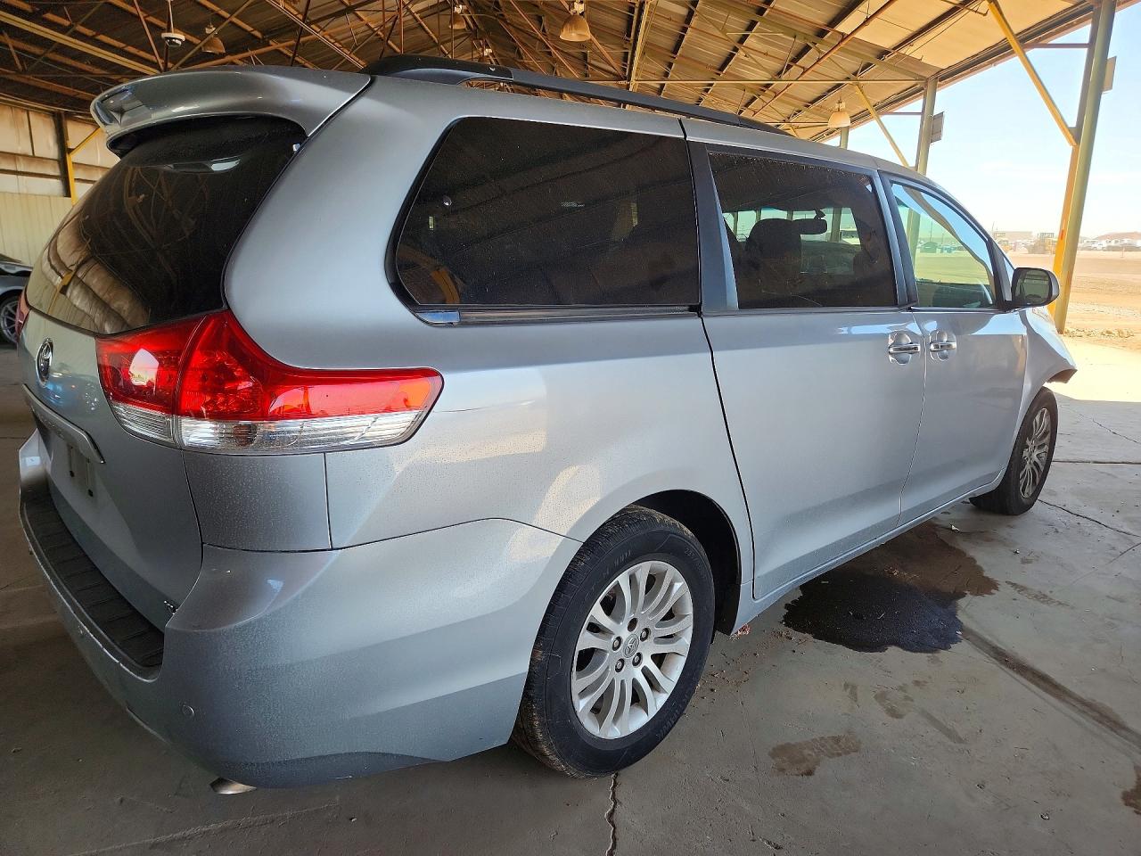 2014 TOYOTA SIENNA