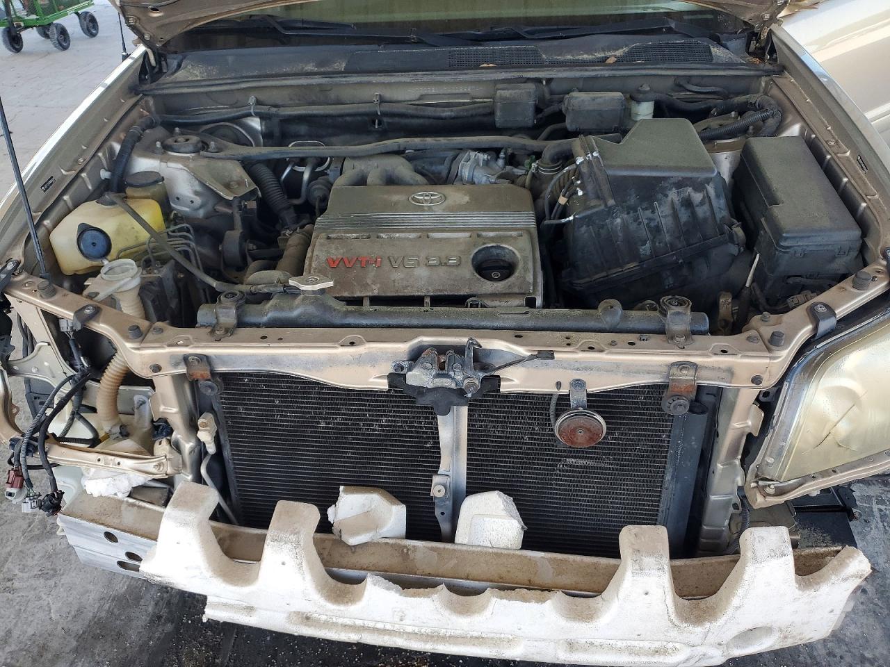 2004 TOYOTA HIGHLANDER